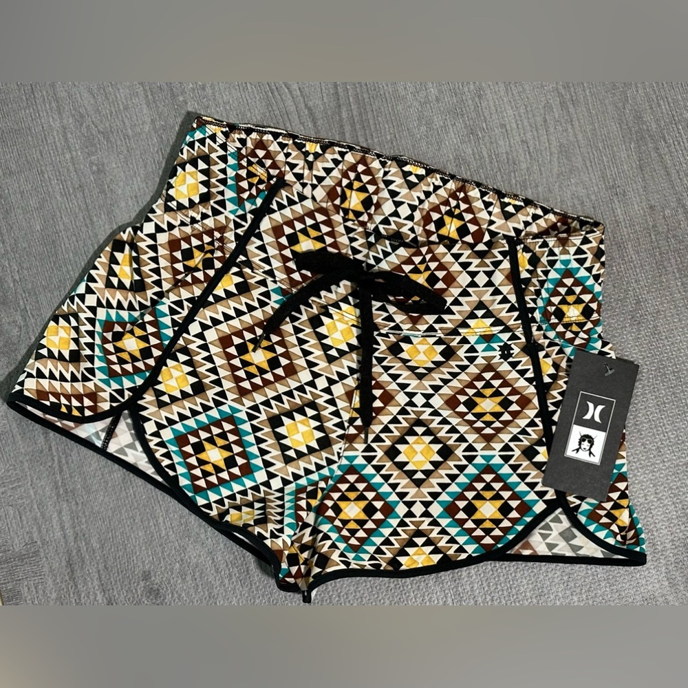 Hurley Mosaic Geo Aqua 2.5” Board shorts black multi color size Small NWT